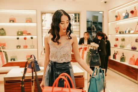 Hà Anh đọ vẻ gợi cảm với Trang Khiếu - Ảnh 10 Ha Anh do ve goi cam voi Trang Khieu - Anh 10
