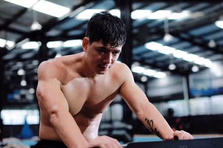 Choang vi body nhu luc si cua Ung Hoang Phuc va loat sao nam Viet - Anh 11