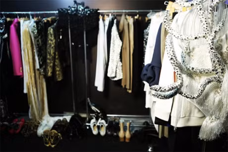 Hau truong liveshow 12 ty cua Mr. Dam co gi? - Anh 1