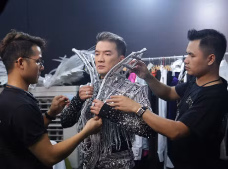 Hau truong liveshow 12 ty cua Mr. Dam co gi? - Anh 7