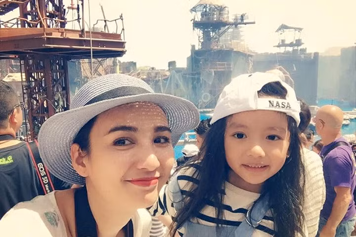 Những Hoa hậu Việt làm mẹ đơn thân