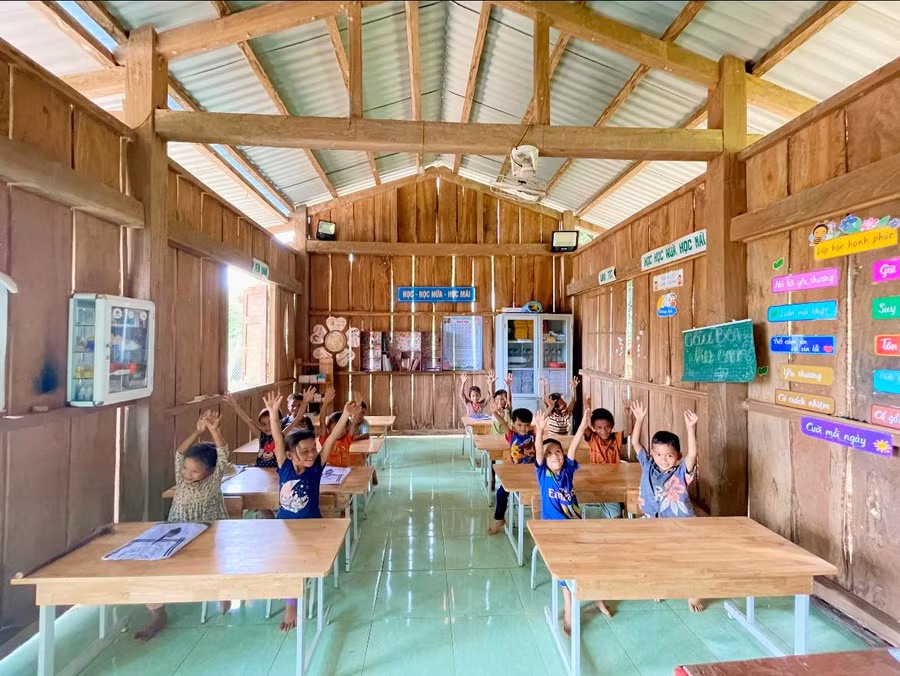 Học sinh điểm trường Lăng Lương trong ngày tựu trường. 