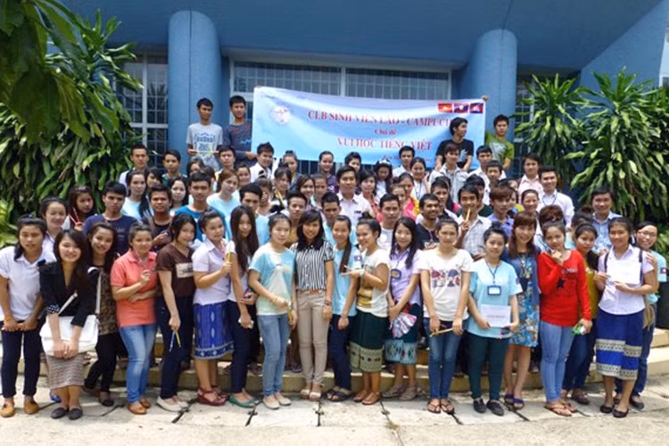 Một buổi sinh hoạt chuyên đề của các SV Campuchia, Lào tại LHU. Ảnh: NTCC.