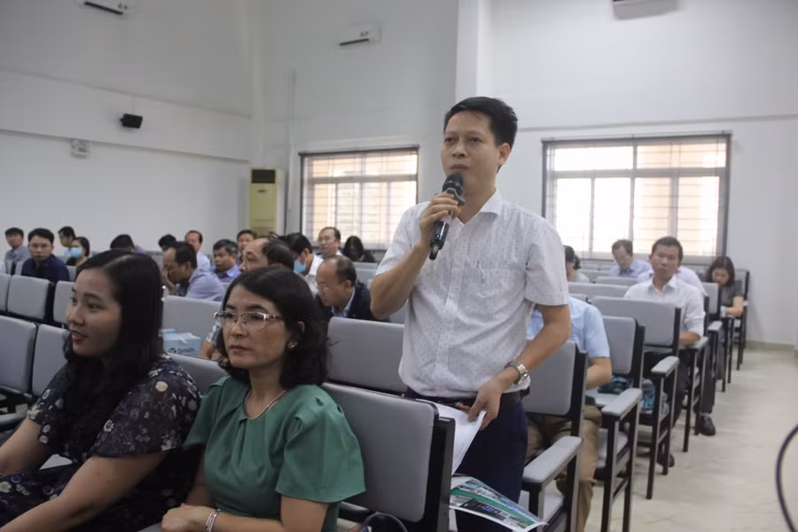 Đại diện một số Sở GD-ĐT trao đổi ý kiến tại hội nghị