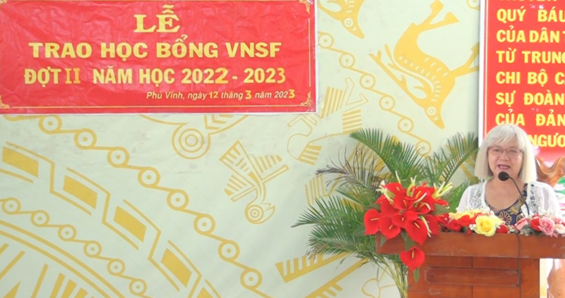 Bà Đỗ Thị Đào - Giám đốc chương trình học bổng VNSF tại Việt Nam phát biểu tại buổi trao học bổng. Bà Đỗ Thị Đào - Giám đốc chương trình học bổng VNSF tại Việt Nam phát biểu tại buổi trao học bổng.