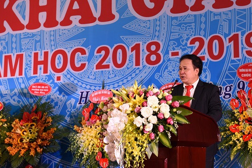 GS.TS Đinh Văn Sơn phát biểu tại lễ khai giảng GS.TS Đinh Văn Sơn phát biểu tại lễ khai giảng