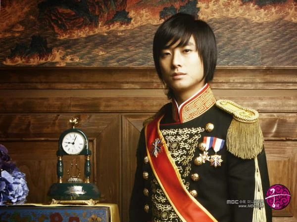 Thái tử Lee Shin là vai diễn để đời của Joo Ji Hoon.
