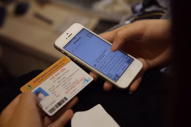 Khuyến mại lạ ở Hà Nội: Khách tự định giá khi mua quần áo