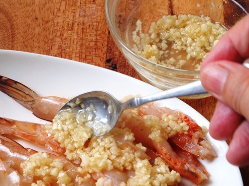 Tôm hấp tỏi ngon cơm cuối tuần - 4