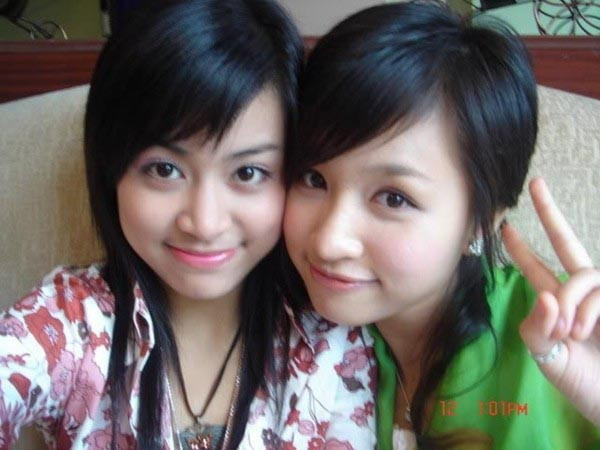Năm 2004, Hoàng Thùy Linh và Thanh Vân đều đảm nhận vai trò MC gameshow tương tác truyền hình Vui cùng Hugo. Năm 2004, Hoàng Thùy Linh và Thanh Vân đều đảm nhận vai trò MC gameshow tương tác truyền hình Vui cùng Hugo.