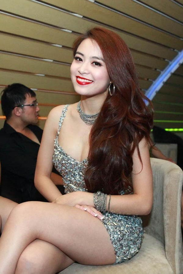 Hiện tại, Hoàng Thùy Linh vẫn duy trì hình ảnh gợi cảm của bản thân dù vóc dáng, hình thể của cô có nhiều hạn chế so với những ca sĩ nổi lên cùng thời. Hiện tại, Hoàng Thùy Linh vẫn duy trì hình ảnh gợi cảm của bản thân dù vóc dáng, hình thể của cô có nhiều hạn chế so với những ca sĩ nổi lên cùng thời.