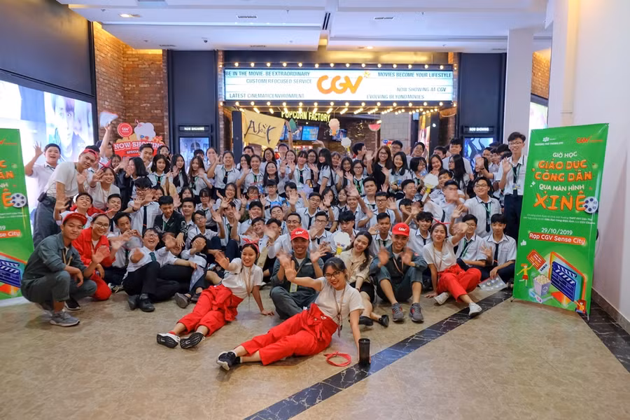 Dự án “Giáo dục cùng điện ảnh” thu hút đông đảo thầy, trò Trường THPT FPT Cần Thơ tham gia. Dự án “Giáo dục cùng điện ảnh” thu hút đông đảo thầy, trò Trường THPT FPT Cần Thơ tham gia.