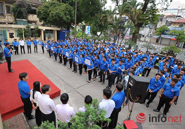 Hà Nội: Hoàn thành tuyến đường hoa phố Bà Triệu trong một buổi sáng ảnh 1 Hà Nội: Hoàn thành tuyến đường hoa phố Bà Triệu trong một buổi sáng ảnh 1