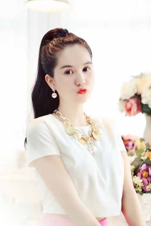 “Nghi vấn” Ngọc Trinh dao kéo hóa cằm Vline ảnh 8
