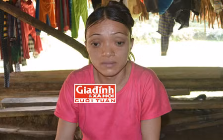 Chị Nguyễn Thị Mơ tiều tụy sau nỗi đau mất con.