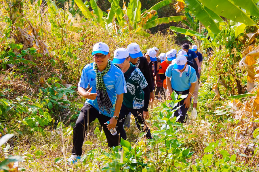 Các vận động viên tham gia khám phá các cung đường tại Thiên Cấm Sơn (núi Cấm, An Giang).