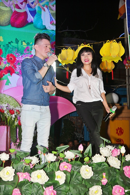 Phương Thanh, Lâm Chi Khanh hát mừng Đại lễ Phật đản Phật lịch 2560 - Ảnh 5 Phương Thanh, Lâm Chi Khanh hát mừng Đại lễ Phật đản Phật lịch 2560 - Ảnh 5