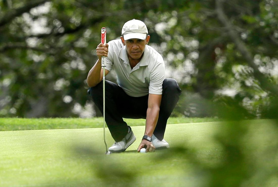 Ngoài bóng rổ, môn thể thao gắn liền với hình ảnh của tổng thống Mỹ là gofl. Ông Barack Obama thích chơi golf vì môn thể thao này là cách duy nhất ông có thể “trốn” ra ngoài nhiều giờ một lúc. Ảnh: Images.