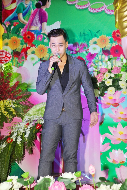 Phương Thanh, Lâm Chi Khanh hát mừng Đại lễ Phật đản Phật lịch 2560 - Ảnh 4 Phương Thanh, Lâm Chi Khanh hát mừng Đại lễ Phật đản Phật lịch 2560 - Ảnh 4