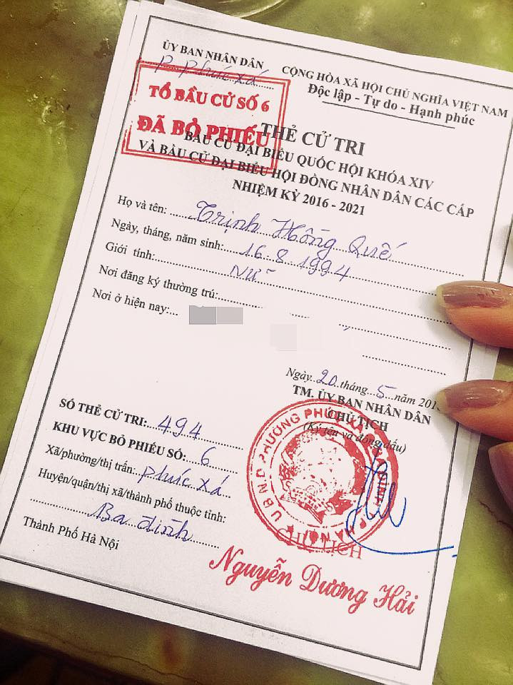 Nghệ sĩ Việt náo nức đi bầu cử ảnh 11 Thẻ cử tri của người đẹp Hồng Quế.