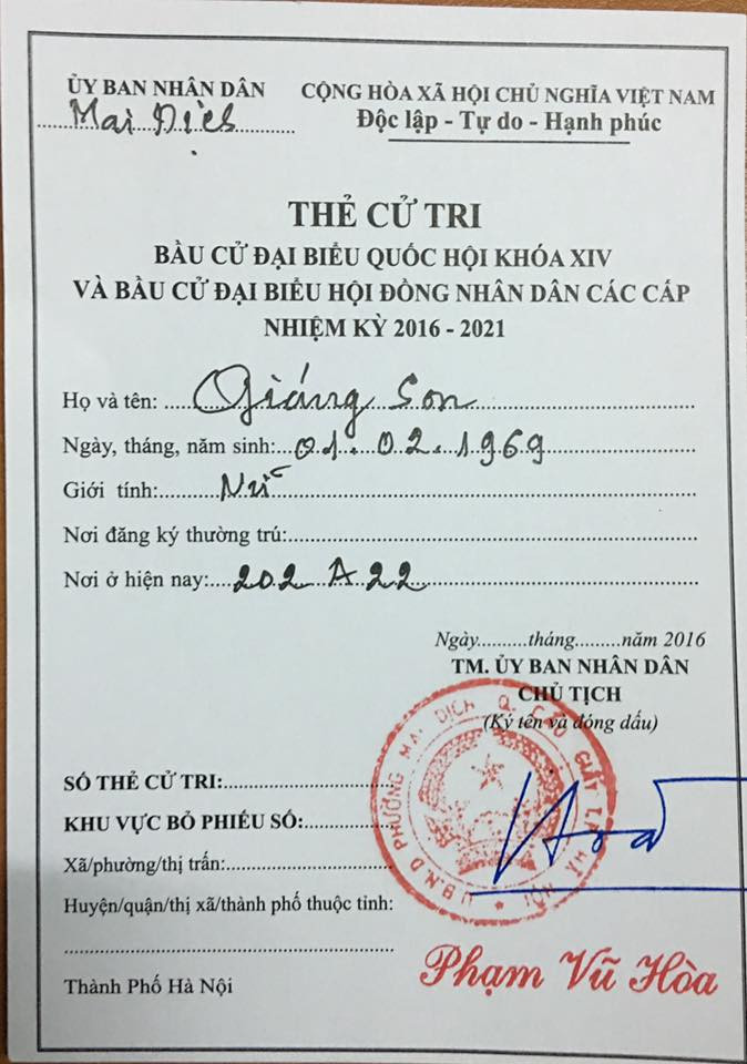 Nghệ sĩ Việt náo nức đi bầu cử ảnh 9 Lá phiếu bị sai năm sinh của Nhạc sĩ Giáng Sol. Ngay sau khi phát hiện ra sai sót này mẹ nhạc sĩ đã thông báo ngay với tổ bầu cử để điều chỉnh.