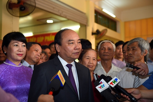 Hình ảnh lãnh đạo Chính phủ thực hiện quyền công dân - Ảnh 2