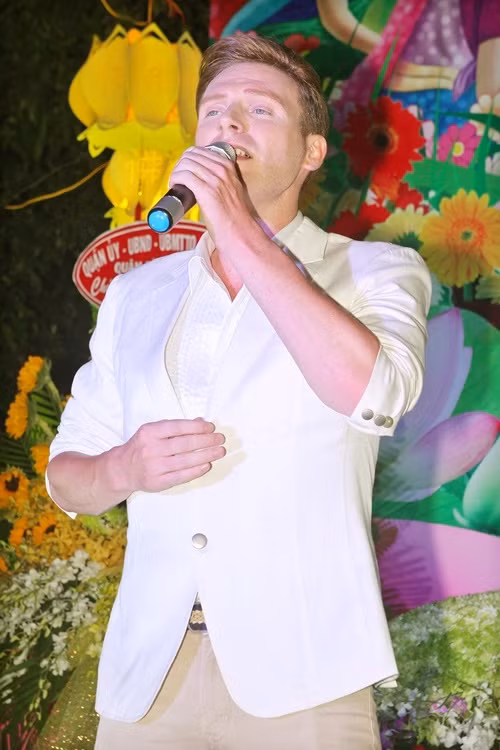 Phương Thanh, Lâm Chi Khanh hát mừng Đại lễ Phật đản Phật lịch 2560 - Ảnh 3