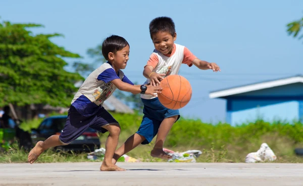 Thay đổi nhỏ trong cách nói chuyện của bố mẹ sẽ giúp con thành công hơn trong tương lai