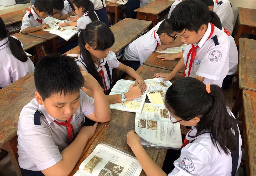 Học sinh khai thác nội dung hình minh họa trong sách giáo khoa