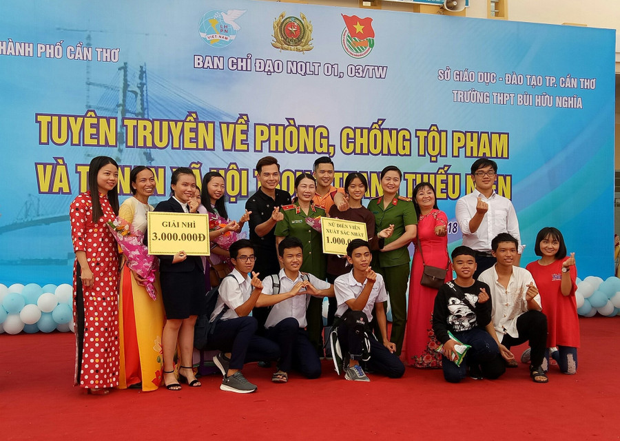 Ngành Giáo dục và Công an tổ chức tuyên truyền phòng chống tội phạm và tệ nạn xã hội tại Trường THPT Bùi Hữu Nghĩa (TP Cần Thơ). Ảnh: Q. Ngữ