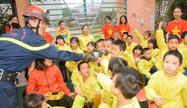 Trang bị kiến thức PCCC cho các bé mầm non