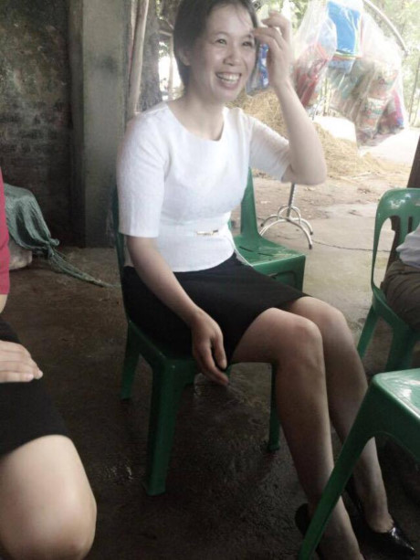 Lai them mot ba me U40 tre trung den muc khong the phan biet noi khi dung canh con gai - Anh 2