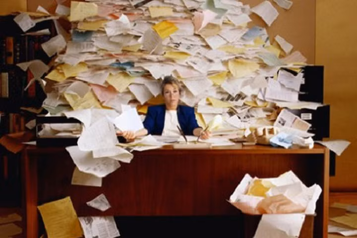 Làm việc quên giờ giấc để mua ô tô, nữ công sở phải nhập viện tâm thần