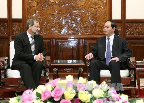 Chủ tịch nước tiếp Đại sứCộng hòa Cote d"Ivoire Dosso Adama. Ảnh: TTXVN Chủ tịch nước tiếp Đại sứCộng hòa Cote d"Ivoire Dosso Adama. Ảnh: TTXVN