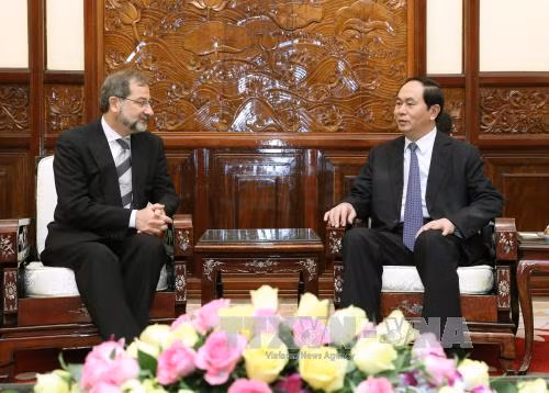 Chủ tịch nước tiếp Đại sứCộng hòa Cote d"Ivoire Dosso Adama. Ảnh: TTXVN Chủ tịch nước tiếp Đại sứCộng hòa Cote d"Ivoire Dosso Adama. Ảnh: TTXVN