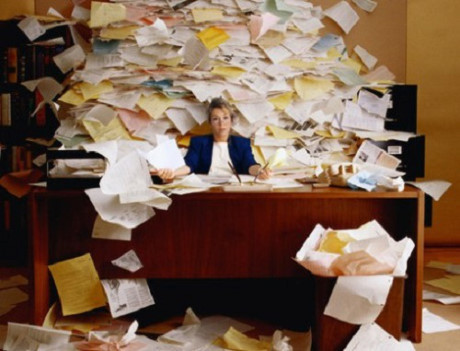 Lam viec quen gio giac de mua o to, nu cong so phai nhap vien tam than - Anh 1