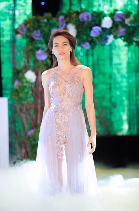 Vay mong nhu suong, sao Viet khien nguoi doi dien cang mat vi to mo - Anh 11