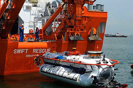 DSAR 6 được phóng ra từ tàu MV Swift Rescue