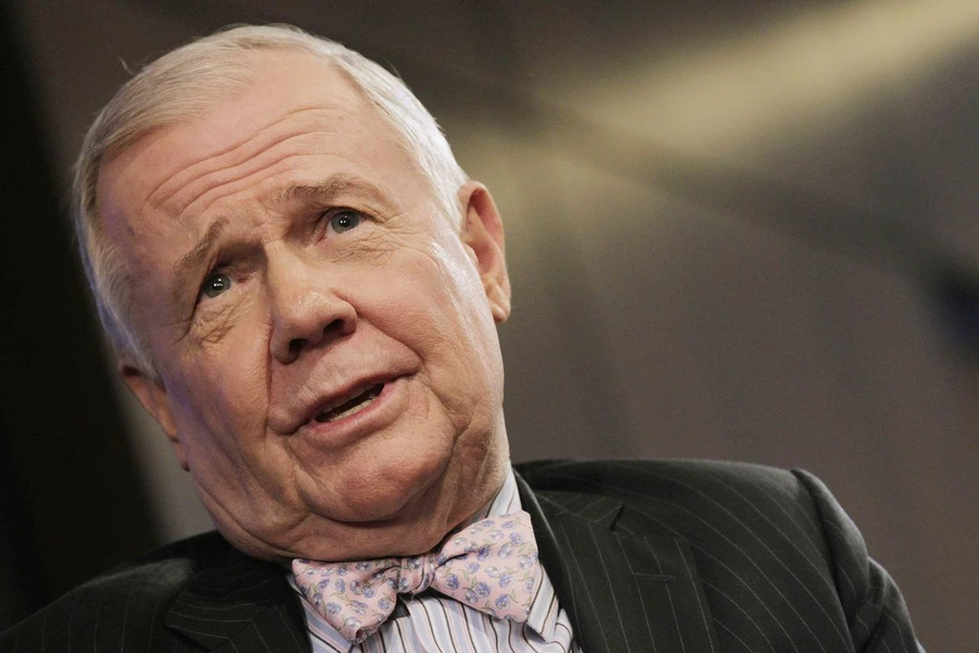 Nhà đầu tư Mỹ Jim Rogers của quỹ Quantum Fund tin rằng khủng hoảng vỡ nợ của Mỹ sẽ kéo dài tới 4 - 5 năm.