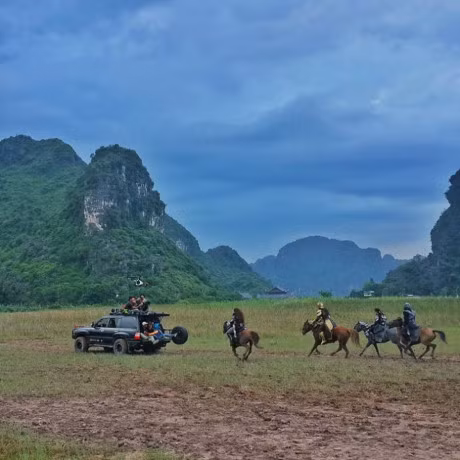 Phim Tam Cam: Chuyen ngua liec mat dua tinh - Anh 2