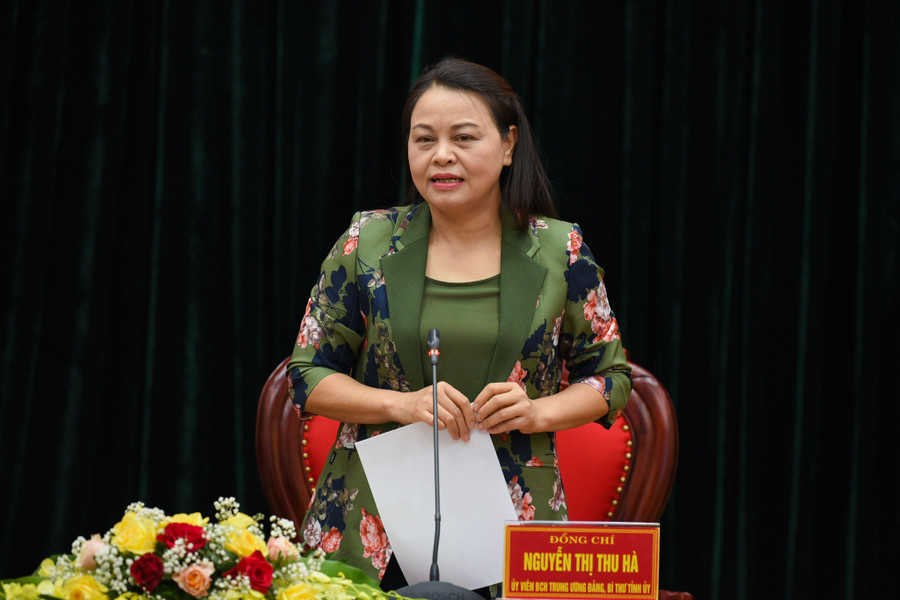 Bí thư Tỉnh ủy Nguyễn Thị Thu Hà phát biểu tại buổi làm việc. Bí thư Tỉnh ủy Nguyễn Thị Thu Hà phát biểu tại buổi làm việc.