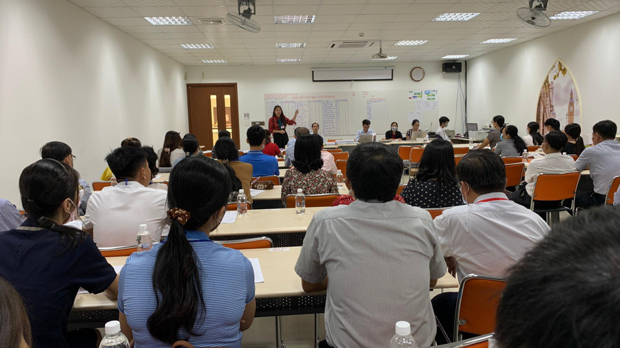 Họp cán bộ coi thi tại điểm thi Trường THPT FPT (Cần Thơ) sáng 6/7. Họp cán bộ coi thi tại điểm thi Trường THPT FPT (Cần Thơ) sáng 6/7.