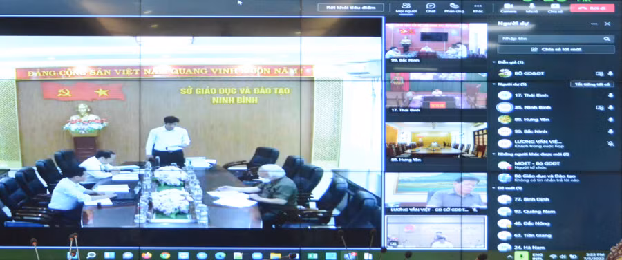 Đoàn kiểm tra làm việc theo phương thức trực tuyến.