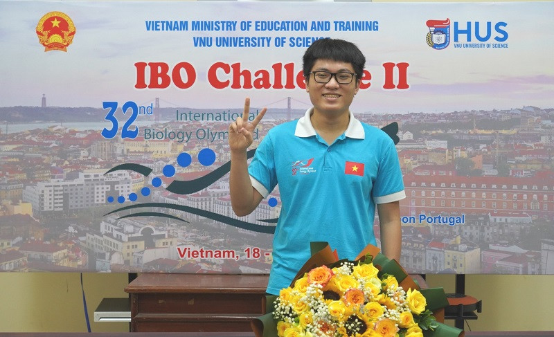  Đặng Lê Minh Khang là học sinh đầu tiên TP Cần Thơ đoạt Huy chương Vàng Olympic Sinh học quốc tế. 