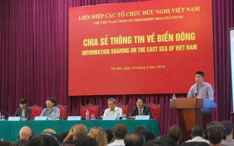Các diễn giả tại buổi chia sẻ thông tin.