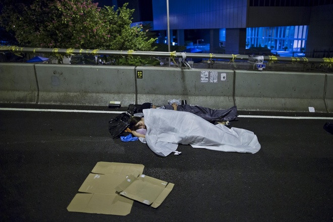 Hàng nghìn người tràn ra đường biểu tình ở Hong Kong ảnh 9 Hàng nghìn người tràn ra đường biểu tình ở Hong Kong ảnh 9