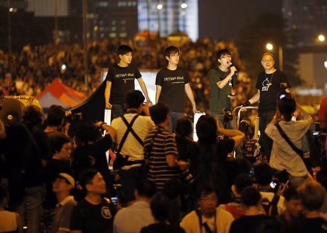 Hàng nghìn người tràn ra đường biểu tình ở Hong Kong ảnh 3