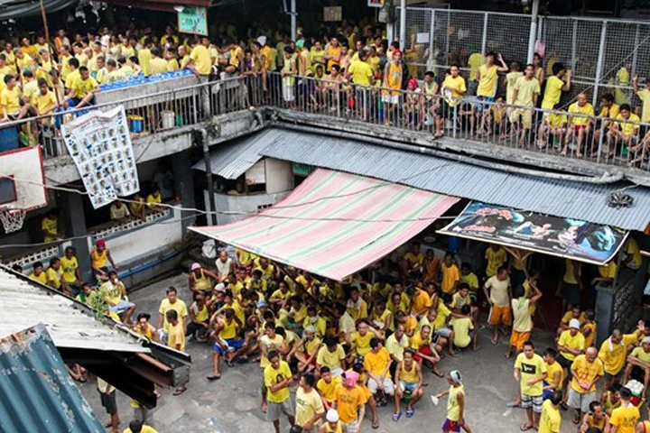 Thi nhau vào lao ngục khổ cực, tù nhân Philippines vẫn thấy an lòng