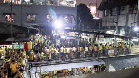 Thi nhau vào lao ngục khổ cực, tù nhân Philippines vẫn thấy an lòng - Ảnh 4 Thi nhau vao lao nguc kho cuc, tu nhan Philippines van thay an long - Anh 4