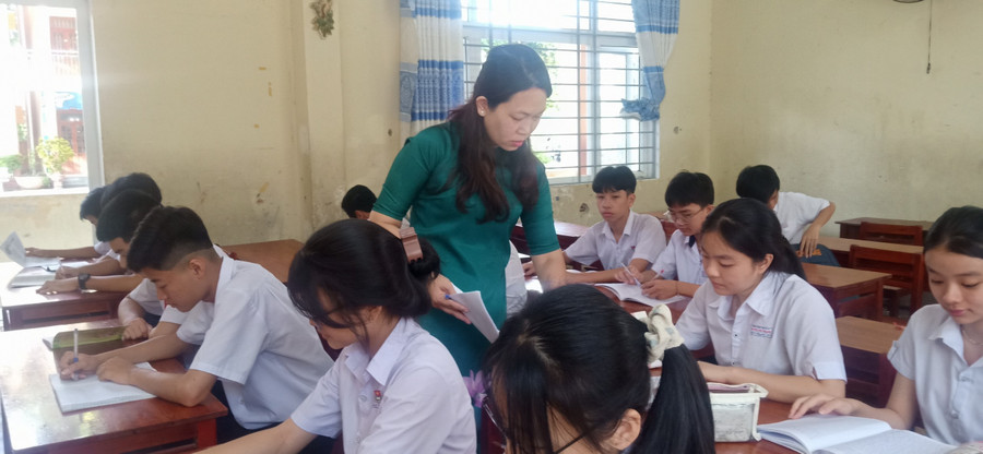 Trường THCS Nguyễn Chí Thanh (quận Sơn Trà, TP Đà Nẵng) chia lớp ôn tập cho học sinh khối 9 theo 3 nhóm lớp dựa vào năng lực học tập của học sinh. Trường THCS Nguyễn Chí Thanh (quận Sơn Trà, TP Đà Nẵng) chia lớp ôn tập cho học sinh khối 9 theo 3 nhóm lớp dựa vào năng lực học tập của học sinh.